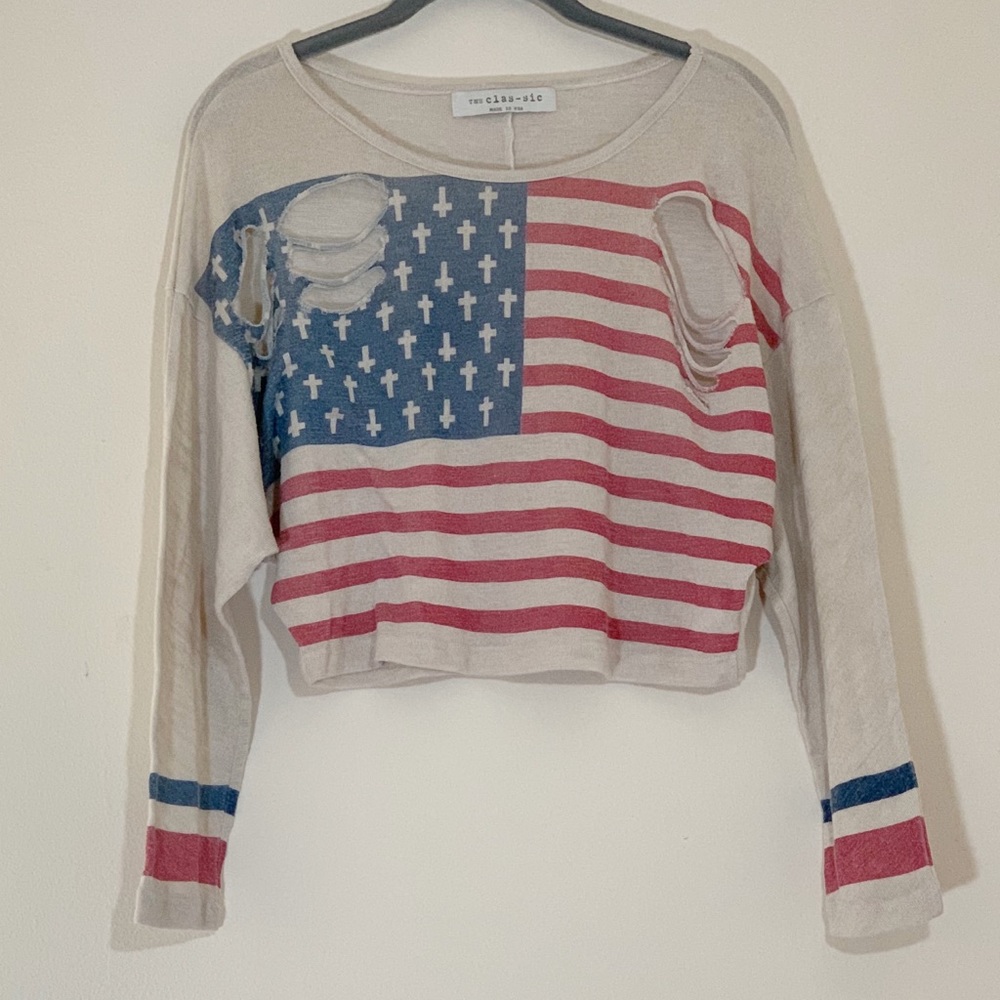 The Clas-sic American Flag distressed Pull-over